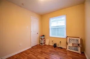 1817 Lipscomb St, Fort Worth, TX 76110 - Photo 9
