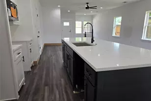 322 W Brownlee Ave, Dallas, TX 75224 - Photo 3