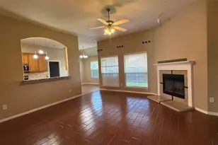 929 Mesa Vista Dr, Crowley, TX 76036 - Photo 3