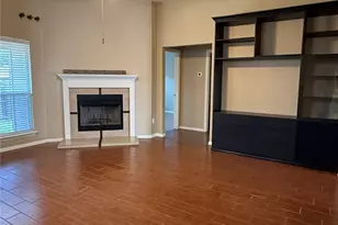 929 Mesa Vista Dr, Crowley, TX 76036 - Photo 9