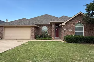 929 Mesa Vista Dr, Crowley, TX 76036 - Photo 1