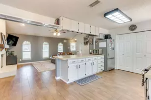 2711 Lone Star Ln, Grapevine, TX 76051 - Photo 5