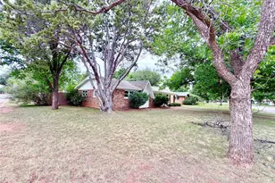 2248 Crescent Dr, Abilene, TX 79605 - Photo 3