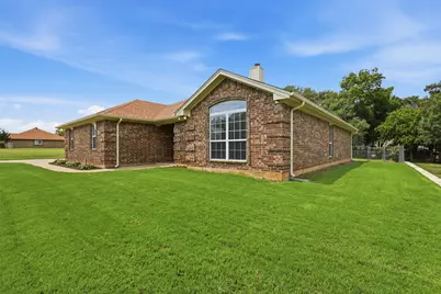 3910 View Point Drive, Granbury, TX 76048 - Photo 3