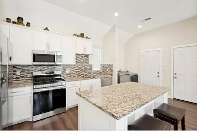 343 N Morris Street, Gainesville, TX 76240 - Photo 9