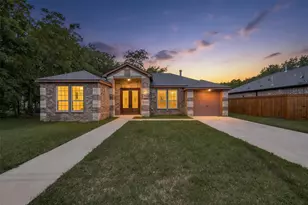 343 N Morris St, Gainesville, TX 76240 - Photo 1