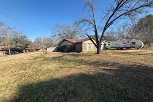 120 Juniper Dr, Palestine, TX 75803 - Photo 23