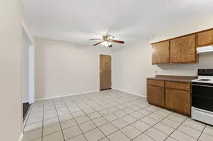 410 W Franklin St, Waxahachie, TX 75165 - Photo 3