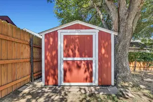215 Ironbark Dr, Arlington, TX 76018 - Photo 37