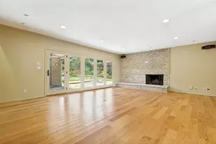 10115 Chesterton Dr, Dallas, TX 75238 - Photo 11