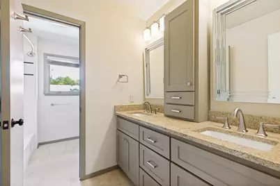 10115 Chesterton Drive, Dallas, TX 75238 - Photo 29