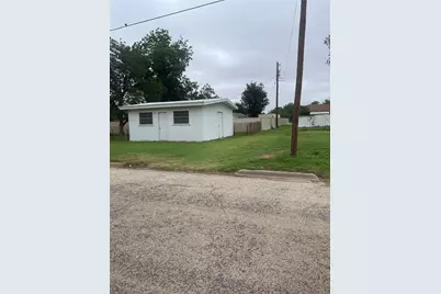 1140 W Forest Street, Munday, TX 76371 - Photo 5