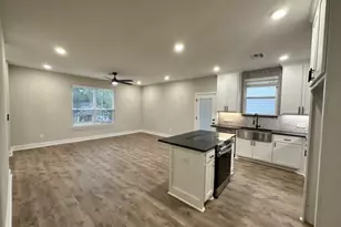 914 W Baker St, Denison, TX 75020 - Photo 5