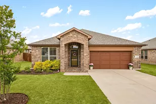 1720 Cross Creek Ln, Cleburne, TX 76033 - Photo 1