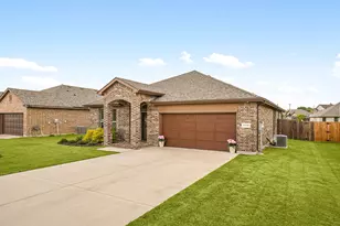 1720 Cross Creek Ln, Cleburne, TX 76033 - Photo 3
