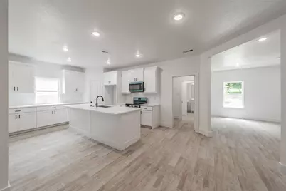 4526 Kolloch Drive, Dallas, TX 75216 - Photo 9