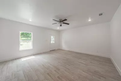 4526 Kolloch Drive, Dallas, TX 75216 - Photo 17