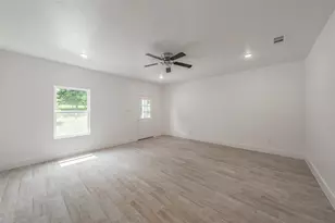 4526 Kolloch Dr, Dallas, TX 75216 - Photo 17