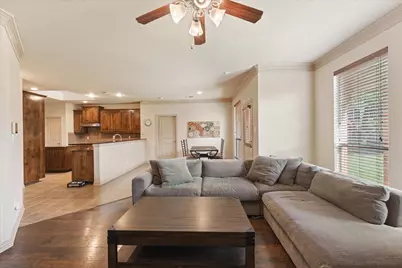 320 Gotland Drive, Grand Prairie, TX 75052 - Photo 17