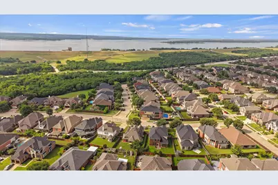 320 Gotland Drive, Grand Prairie, TX 75052 - Photo 29