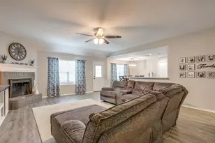 938 Jacobs Crossing Ct, Burleson, TX 76028 - Photo 3