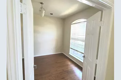 105 Dorsett Drive, Irving, TX 75063 - Photo 7