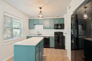 913 W Inwood Dr, Arlington, TX 76013 - Photo 11