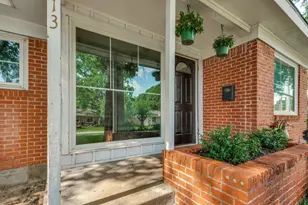 913 W Inwood Dr, Arlington, TX 76013 - Photo 3