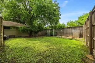 110 W Crockett St, Wolfe City, TX 75496 - Photo 23