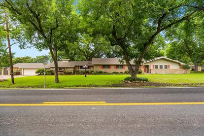 110 W Crockett Street, Wolfe City, TX 75496 - Photo 3