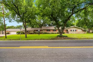 110 W Crockett St, Wolfe City, TX 75496 - Photo 3