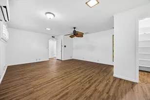 110 W Crockett St, Wolfe City, TX 75496 - Photo 21
