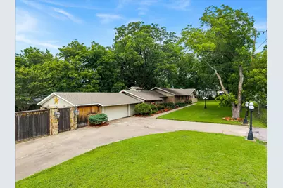 110 W Crockett Street, Wolfe City, TX 75496 - Photo 3