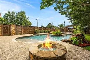 110 W Crockett St, Wolfe City, TX 75496 - Photo 27