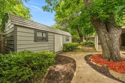 110 W Crockett Street, Wolfe City, TX 75496 - Photo 25