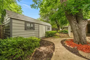 110 W Crockett St, Wolfe City, TX 75496 - Photo 25