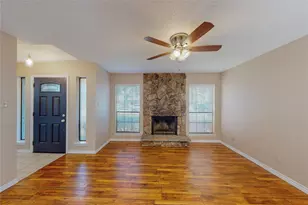 1912 N Irving Heights Dr, Irving, TX 75061 - Photo 7