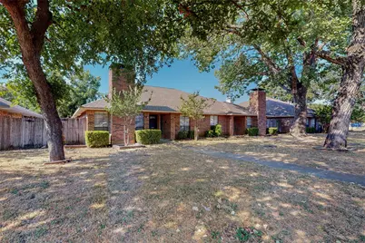1912 N Irving Heights Drive, Irving, TX 75061 - Photo 1