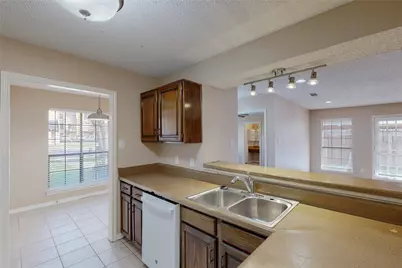 1904 N Irving Heights Drive, Irving, TX 75061 - Photo 15