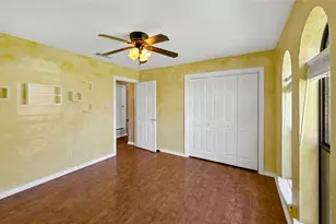 509 NW Mound St, Burleson, TX 76028 - Photo 21