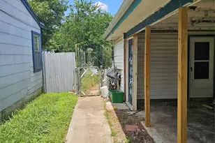 1420 Edney St, Fort Worth, TX 76115 - Photo 3