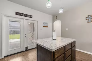 300 N Bermuda St, Lacy Lakeview, TX 76705 - Photo 11