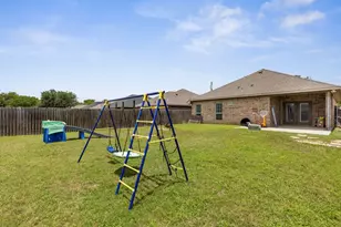 300 N Bermuda St, Lacy Lakeview, TX 76705 - Photo 25