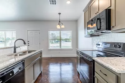 602 Washington Street, McGregor, TX 76657 - Photo 5