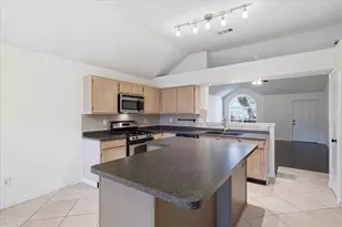 1424 Ridgecreek Dr, Lewisville, TX 75067 - Photo 9