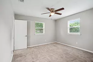 809 E Bovell St, Crowley, TX 76036 - Photo 9