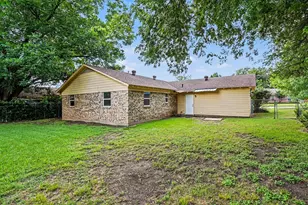 809 E Bovell St, Crowley, TX 76036 - Photo 19