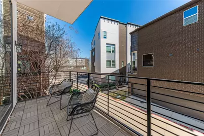 381 E Greenbriar Lane #401, Dallas, TX 75203 - Photo 9