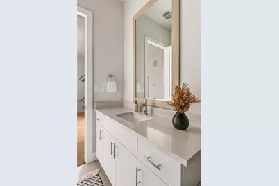 381 E Greenbriar Lane #401, Dallas, TX 75203 - Photo 7