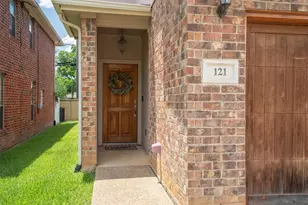 121 Corinna Ct, Hurst, TX 76053 - Photo 5
